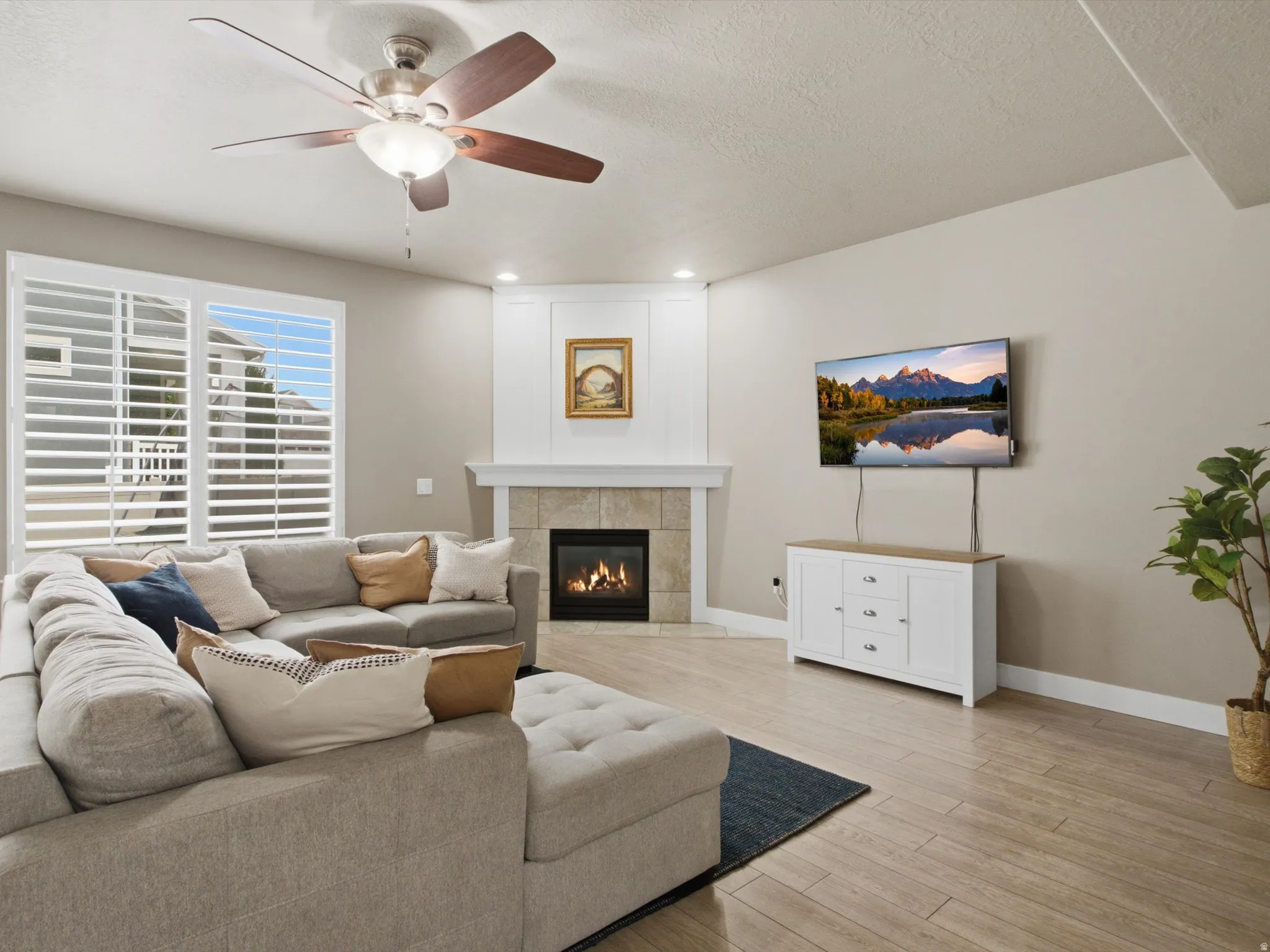 Relaxing living room with a cozy fireplace