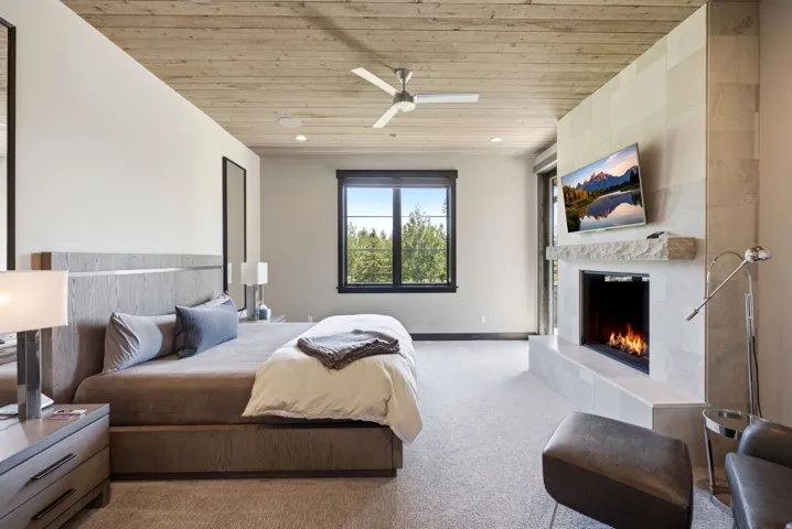 Wood-paneled ceiling with an integrated ceiling fan