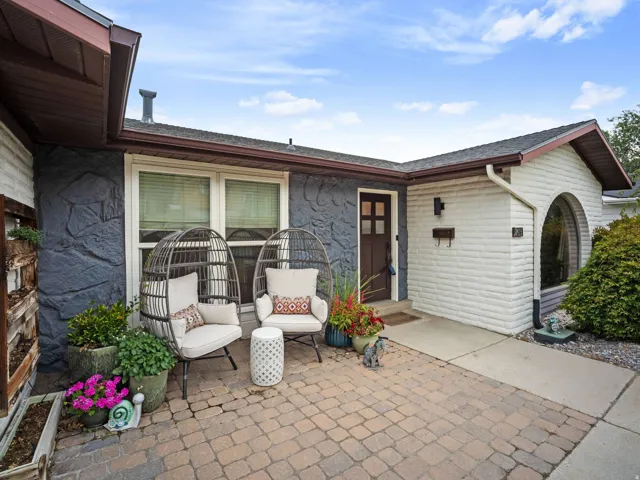 2415 E Campus Dr, Cottonwood Heights, Utah 84121