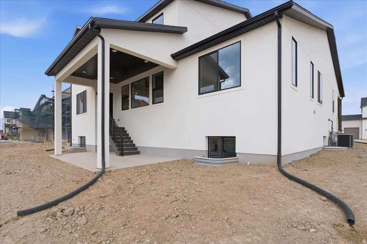 Covered Patio with Large Back Yard and No Back Yard Neighbors