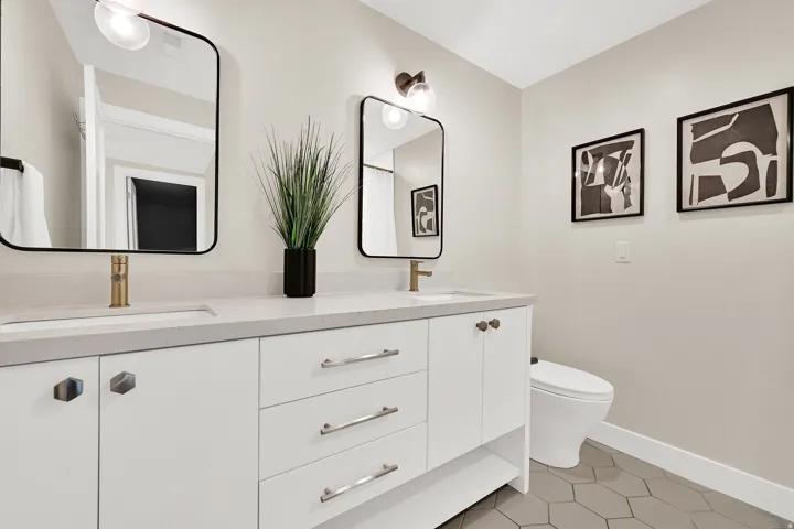 Middle  level bath