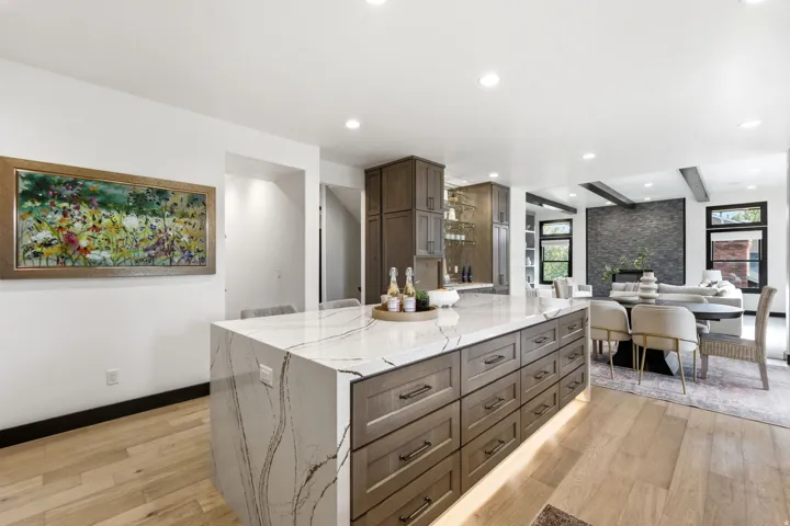 1017 N Oakridge Dr, Farmington, Utah 84025