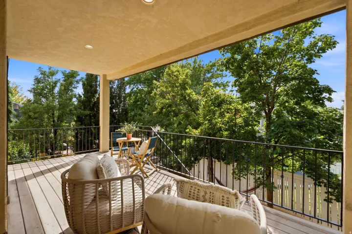 1017 N Oakridge Dr, Farmington, Utah 84025