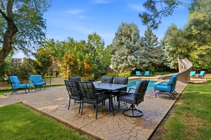 1017 N Oakridge Dr, Farmington, Utah 84025