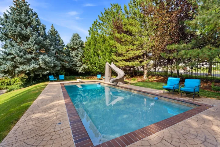 1017 N Oakridge Dr, Farmington, Utah 84025