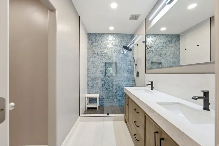 1017 N Oakridge Dr, Farmington, Utah 84025