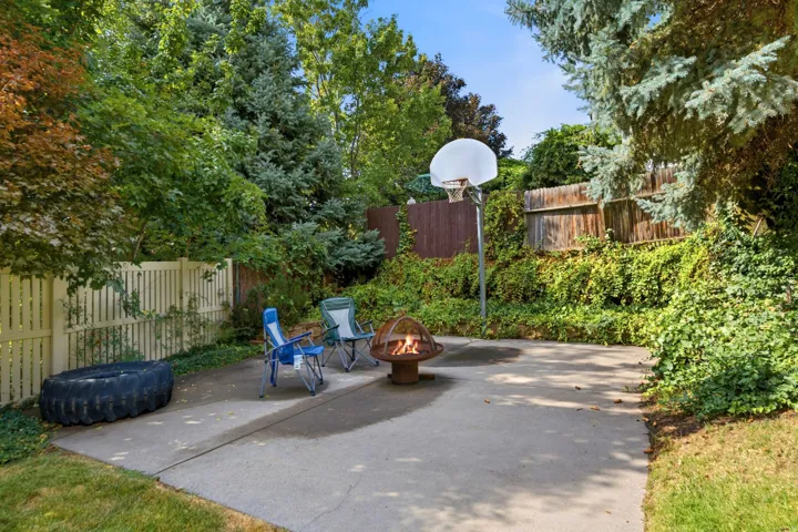 1017 N Oakridge Dr, Farmington, Utah 84025