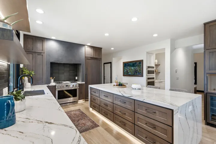 1017 N Oakridge Dr, Farmington, Utah 84025
