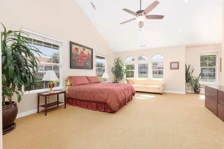 Vaulted ceiling with recessed lighting and ceiling fan