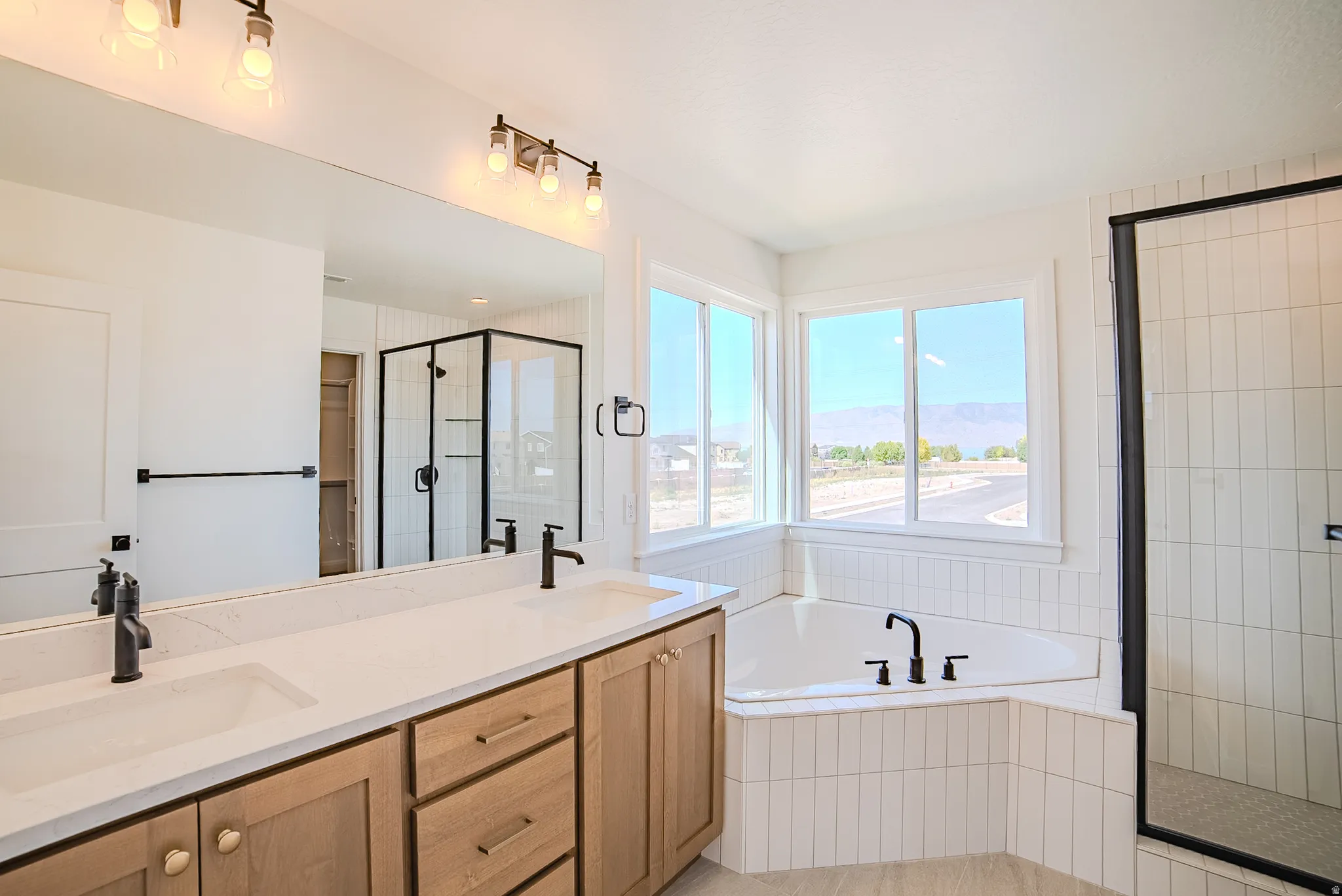 Dual vanity with undermount sinks and matte black fixtures