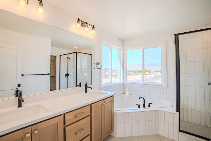 Dual vanity with undermount sinks and matte black fixtures