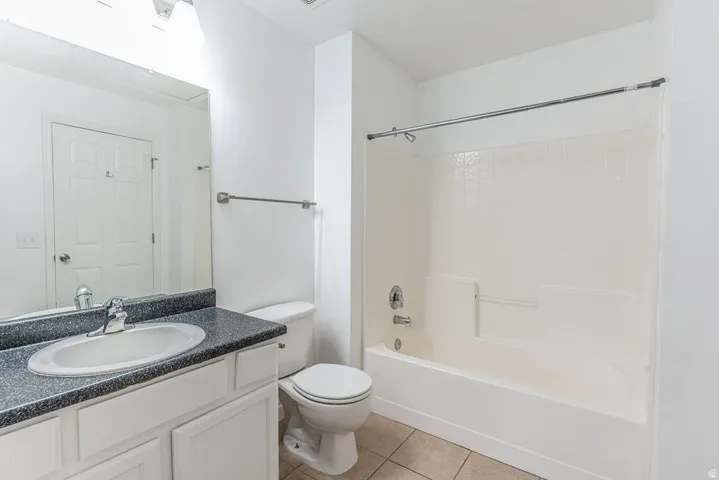 7097 S Longitude Ln #d, West Jordan, Utah 84084