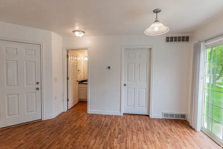 7097 S Longitude Ln #d, West Jordan, Utah 84084