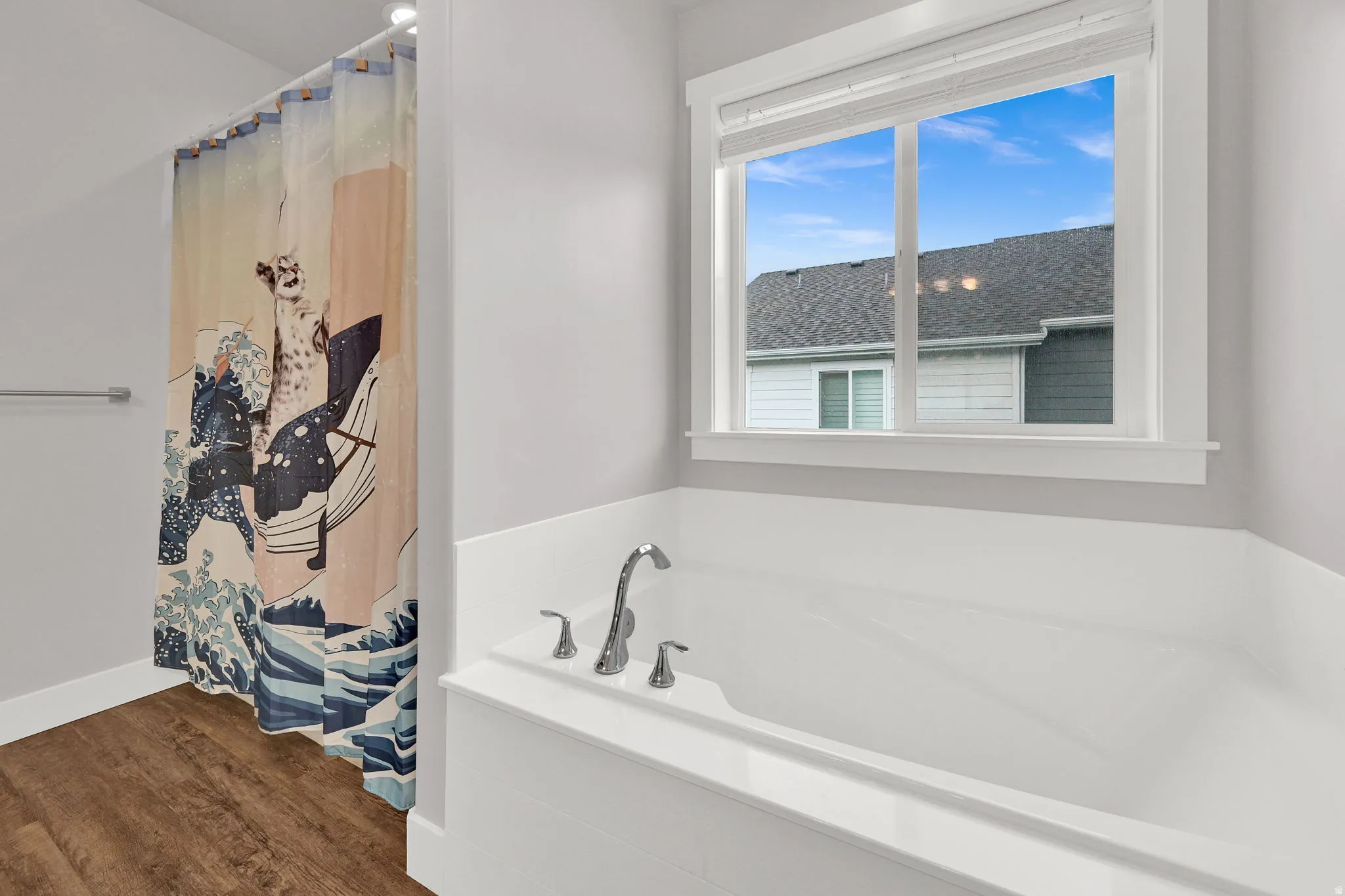 Primary bath with separate tub & shower