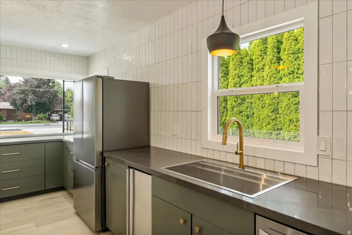 Modern kitchen