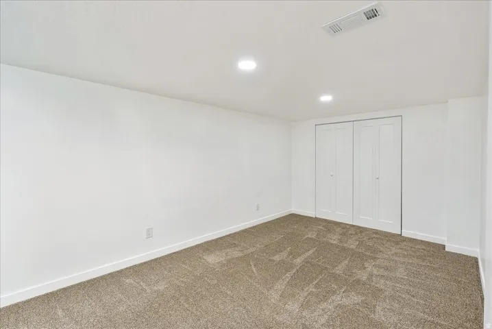 Neutral tone carpeting with white trim