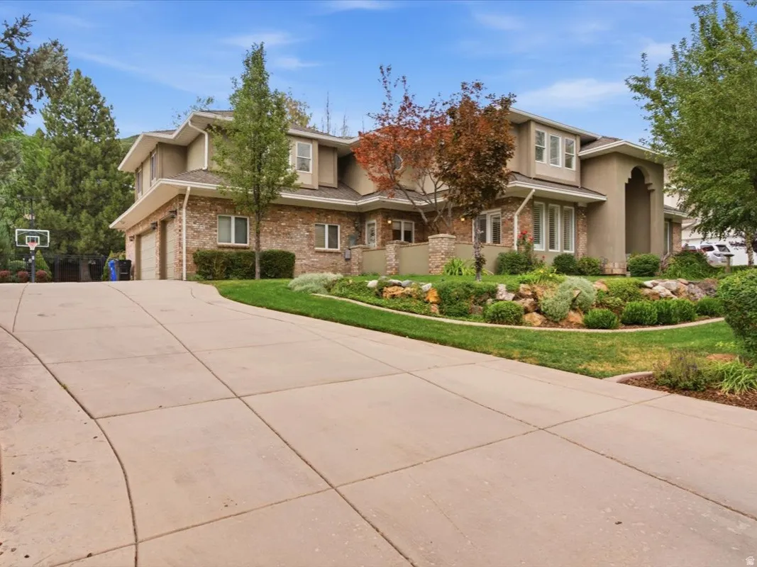 Expansive concrete driveway