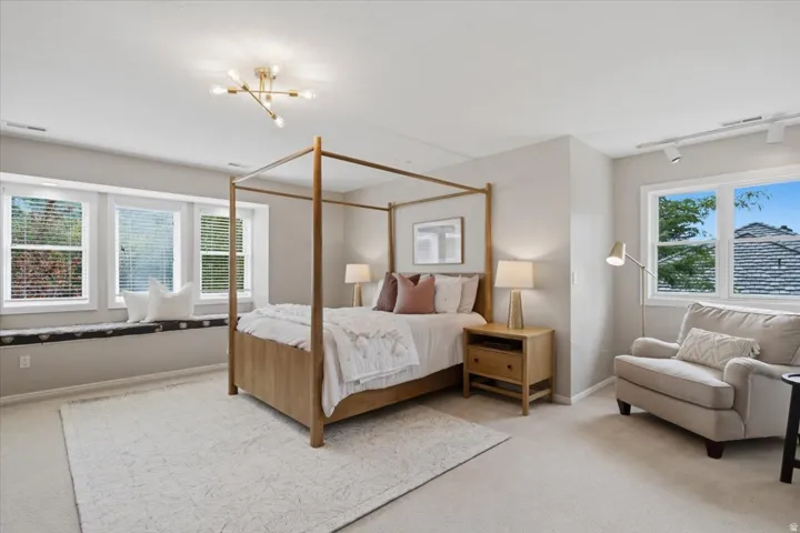 Wall-to-wall carpeting with an integrated window bench and built-in lighting fixtures