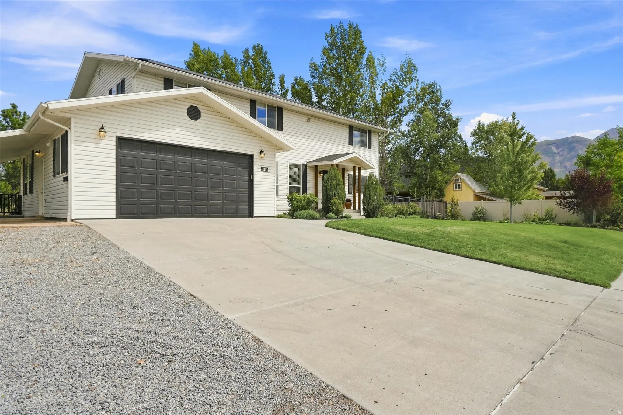 Extra parking here at the left of the home