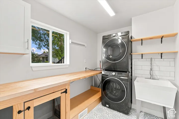 5954 W Canterbury Park Cir, Highland, Utah 84003