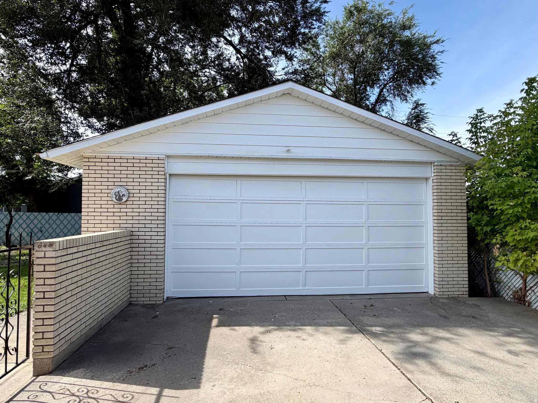 oversized 2 car, detached garage