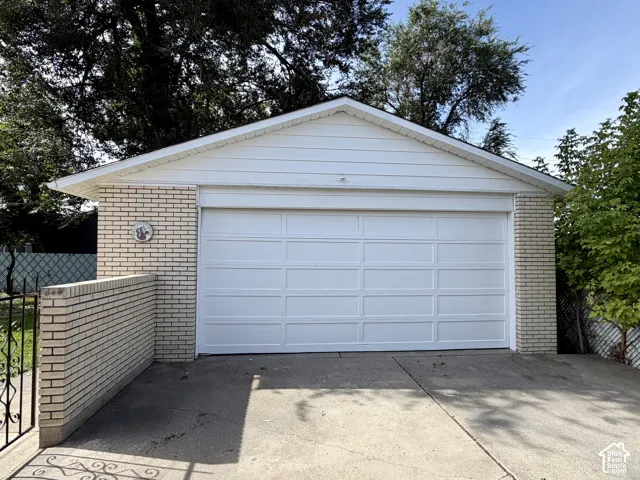 oversized 2 car, detached garage