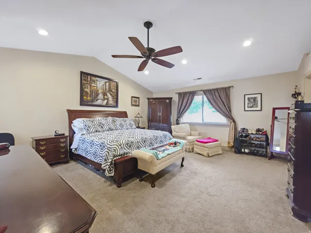 Vaulted ceiling with recessed lighting and ceiling fan