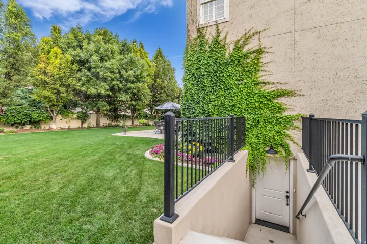 Entrance to basement