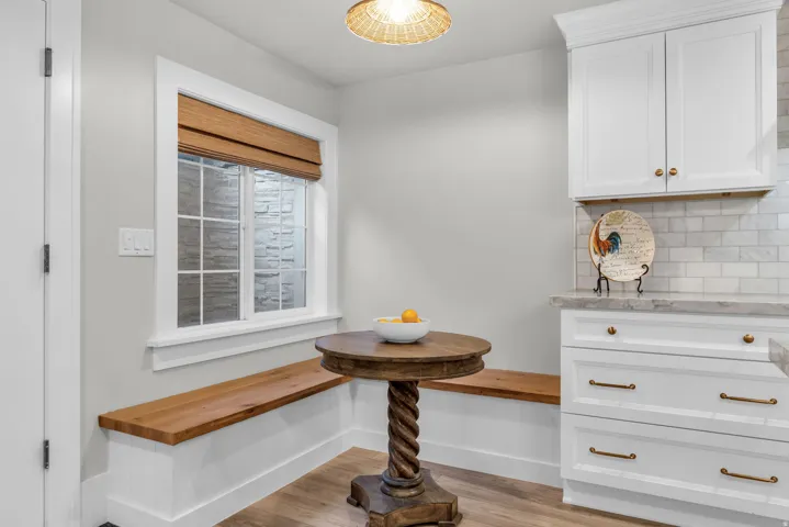 Basement breakfast nook