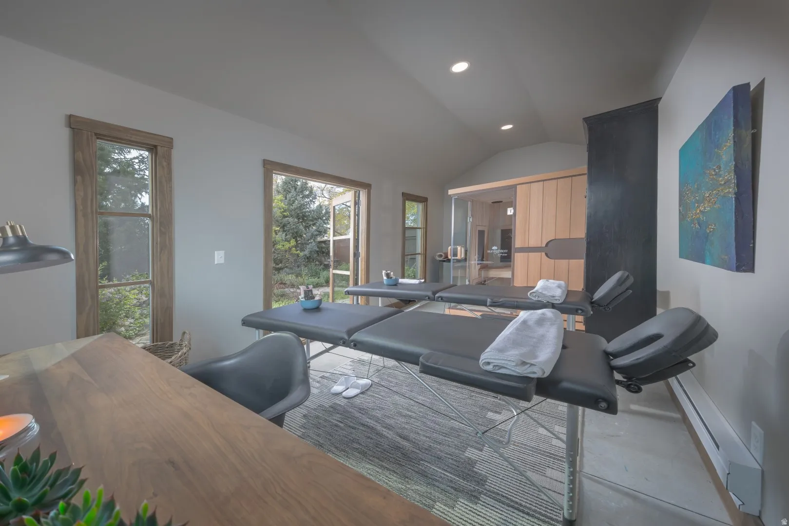 Vaulted ceiling with recessed lighting