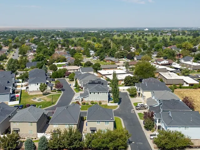 1053 Blackstone Dr, Fruit Heights, Utah 84037