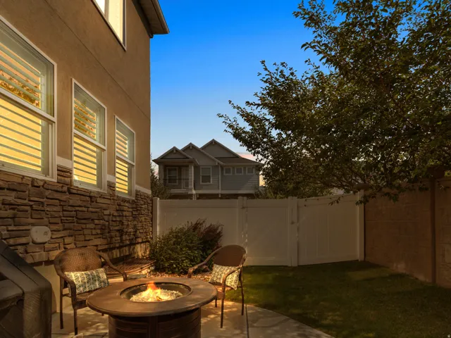 1053 Blackstone Dr, Fruit Heights, Utah 84037