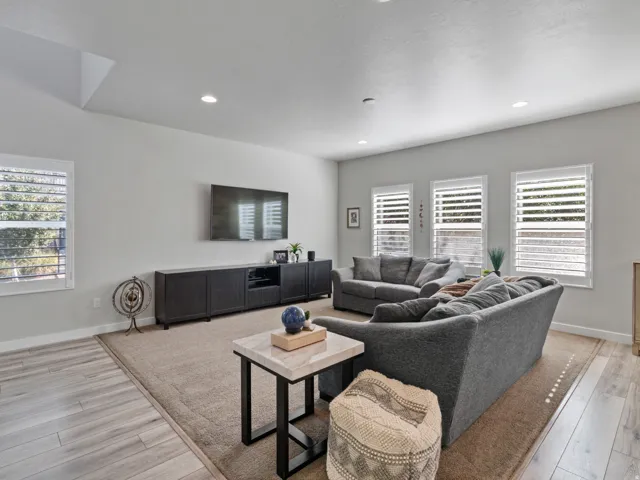 1053 Blackstone Dr, Fruit Heights, Utah 84037