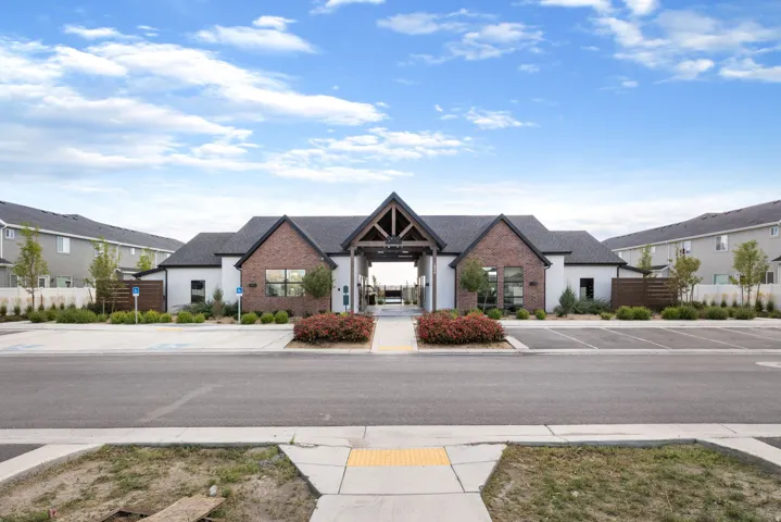 CLUBHOUSE