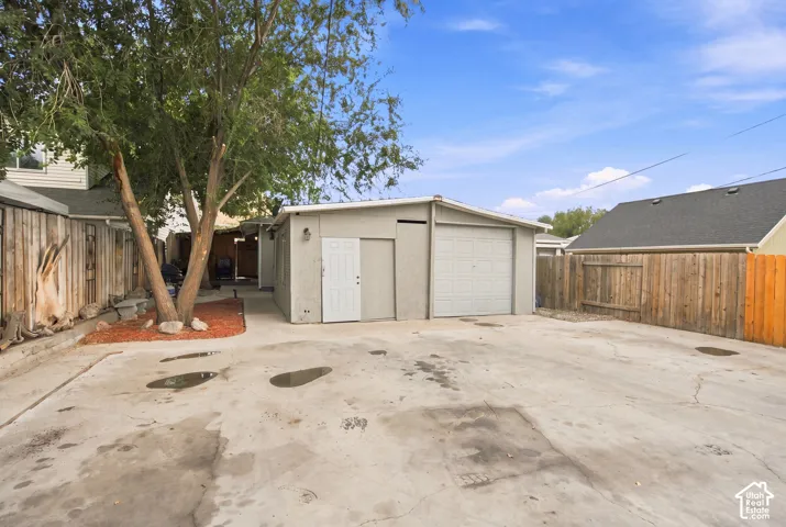2 car garage with tons of parking