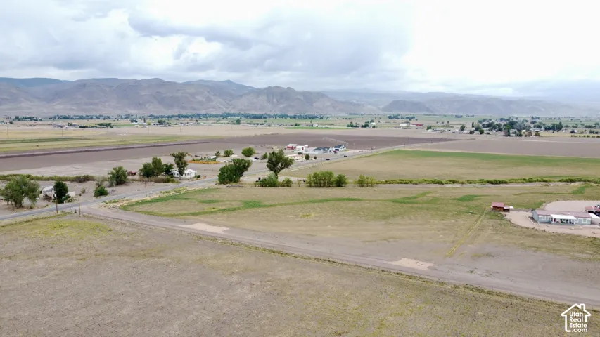 Expansive land parcel featuring open fields and distant mountain ranges