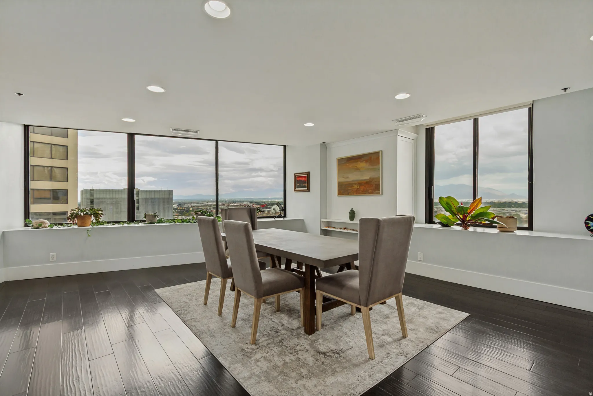 Panoramic windows with a wide window ledge
