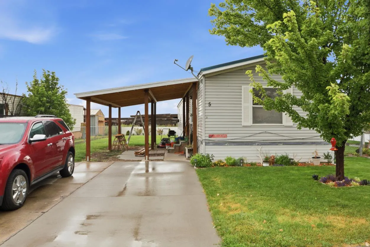 Mobile home pad
