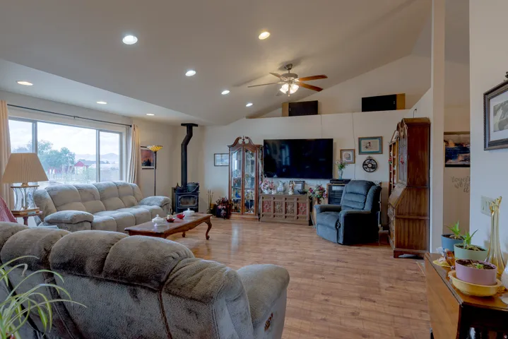 Vaulted ceiling with recessed lighting and a ceiling fan