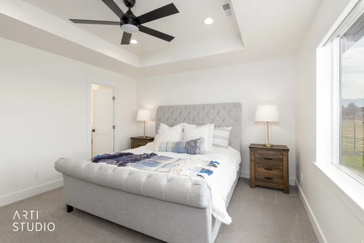 Tray ceiling with recessed lighting and a ceiling fan