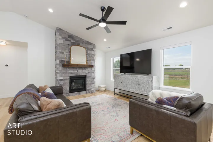 Vaulted ceiling with recessed lighting and a ceiling fan