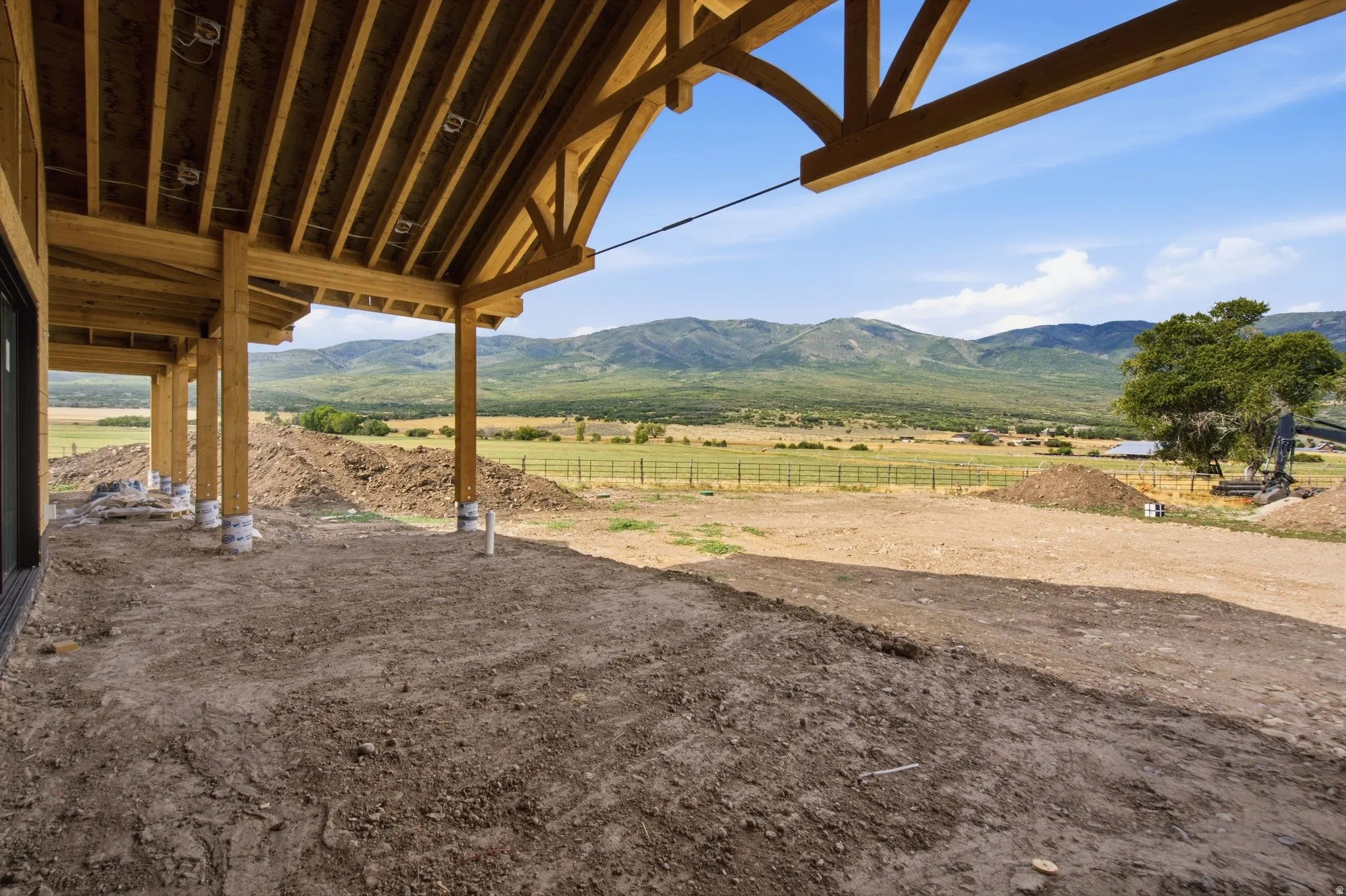 Covered patio & awesome views!