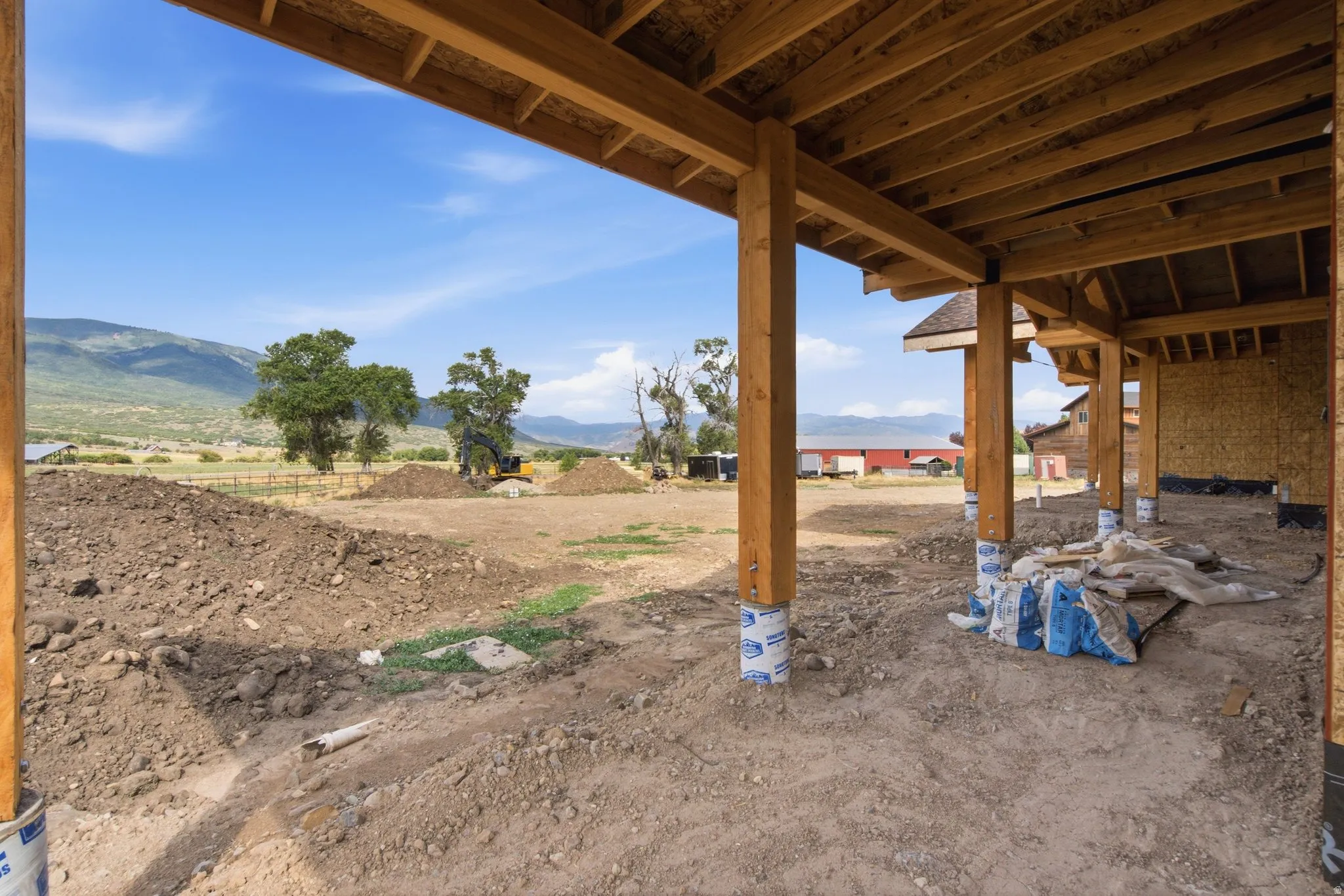 Covered patio & awesome views!