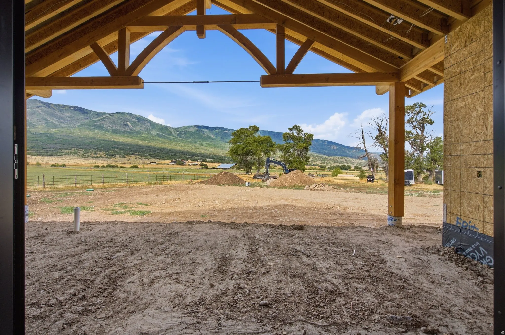 Covered patio & awesome views!