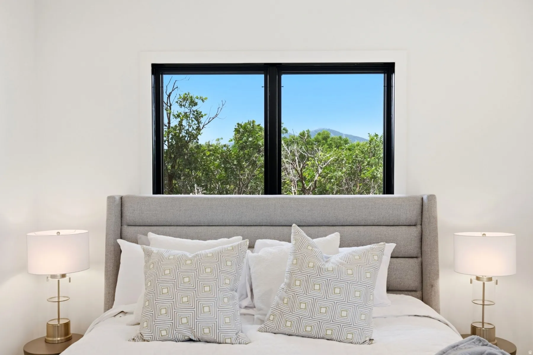 White wall finishes
