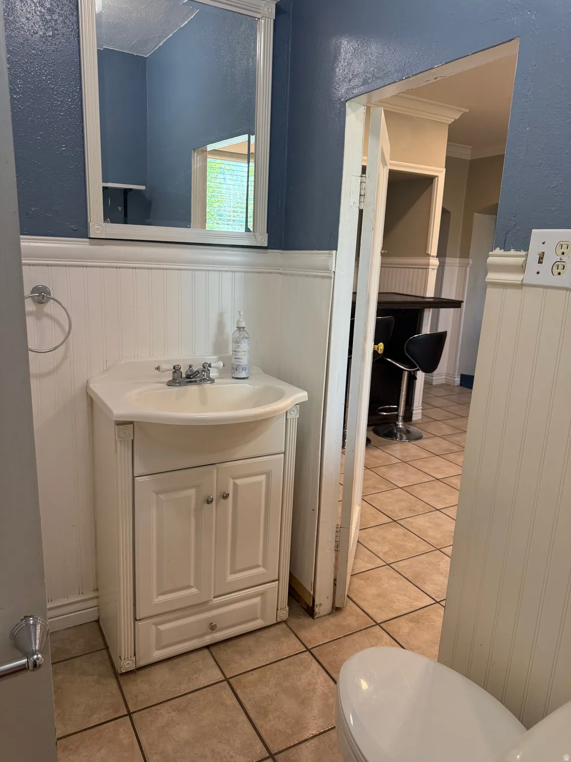 1/2 Bath off Kitchen