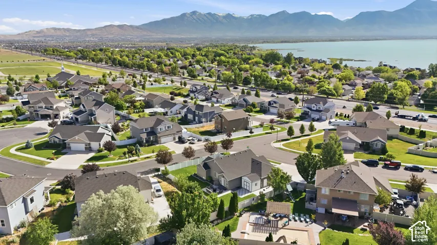 Residential neighborhood featuring mature trees and mountain scenery