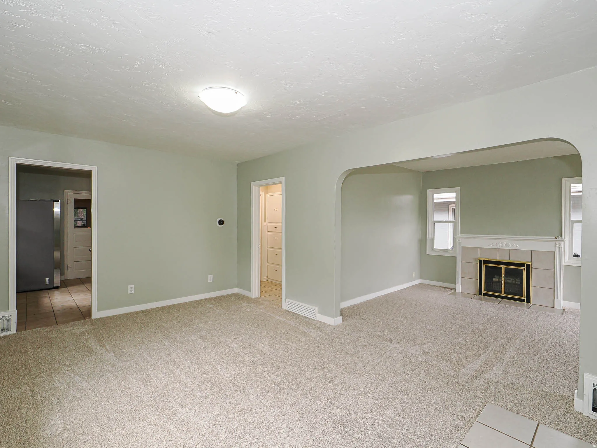 Arched architectural detail separating dining area from living room