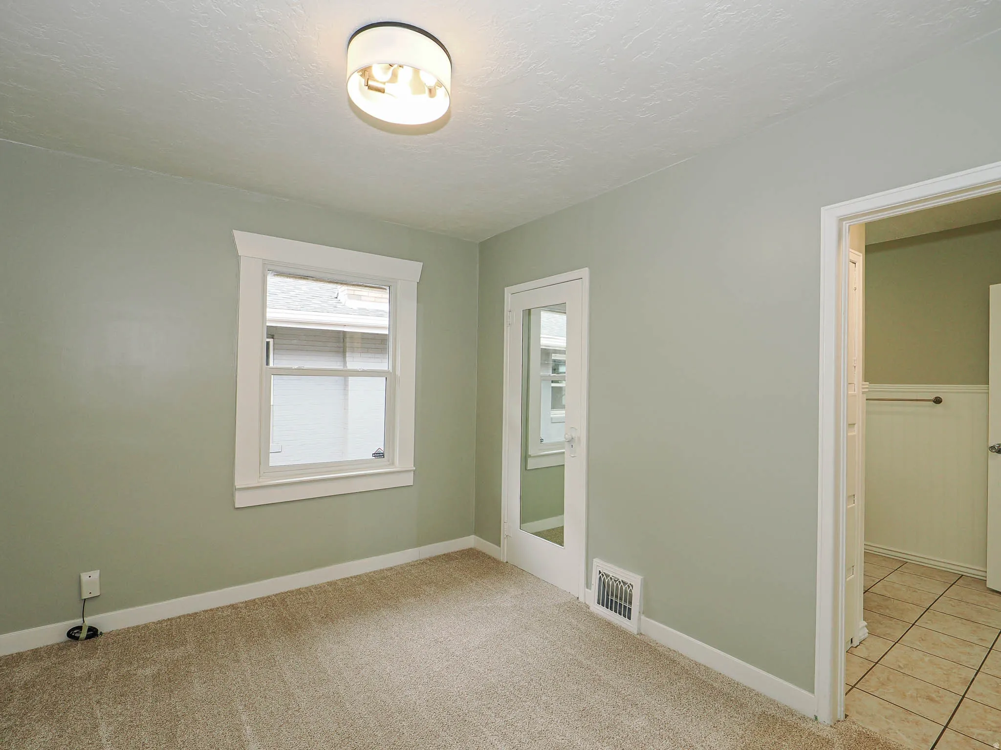 Bedroom access to bathroom