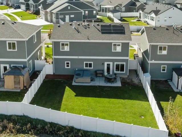Expansive neighborhood setting with mountain scenery